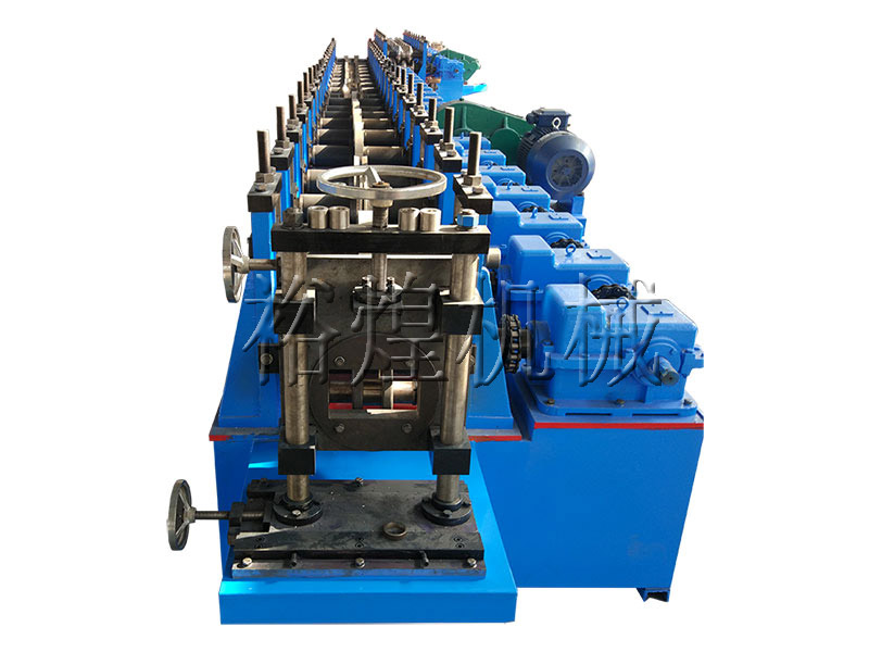 高速護欄板設(shè)備