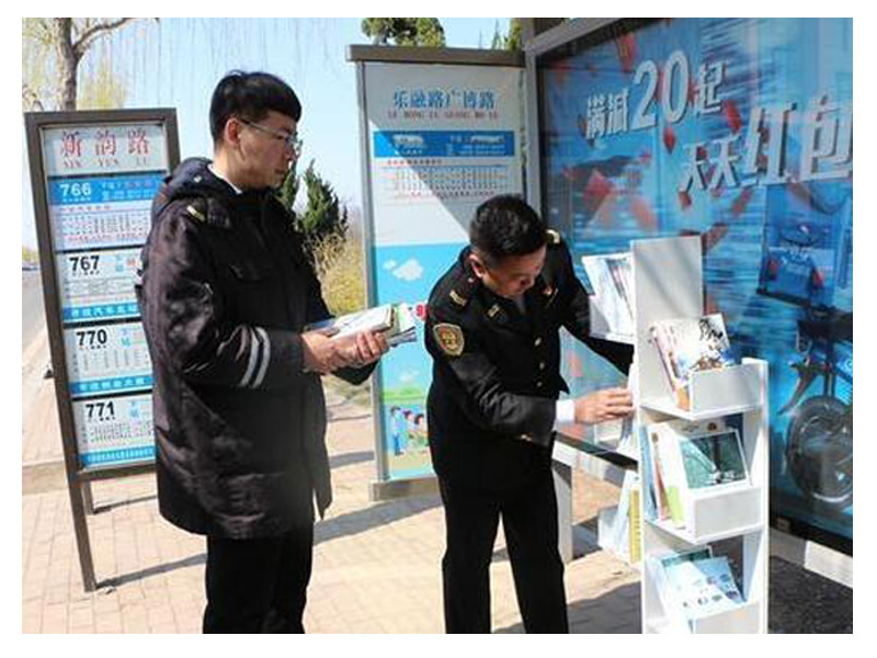 新式公交候車亭