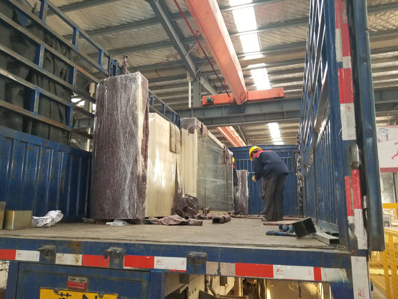 江蘇榮大發(fā)往山東的公交候車(chē)亭圖片記錄