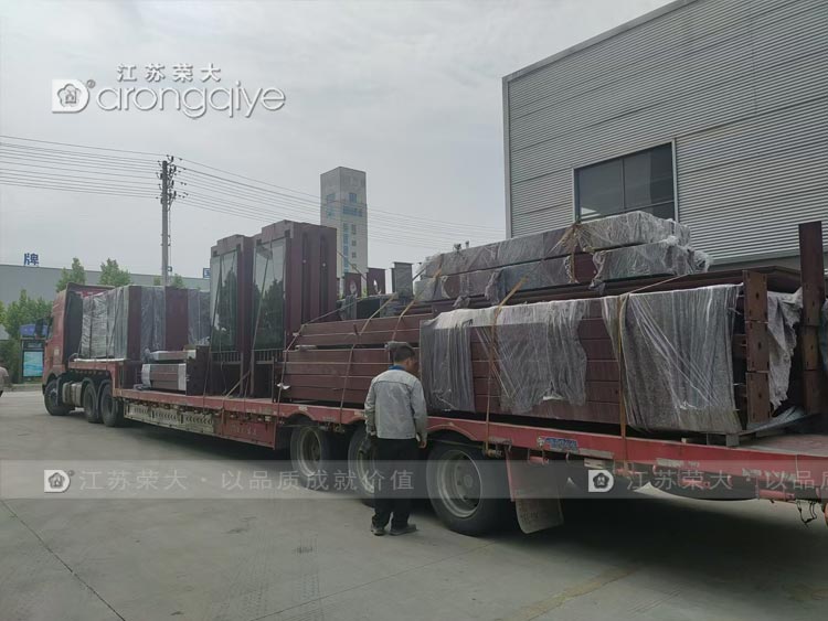 山東智能候車亭迎來第十四批發(fā)貨，江蘇榮大再顯制造實力